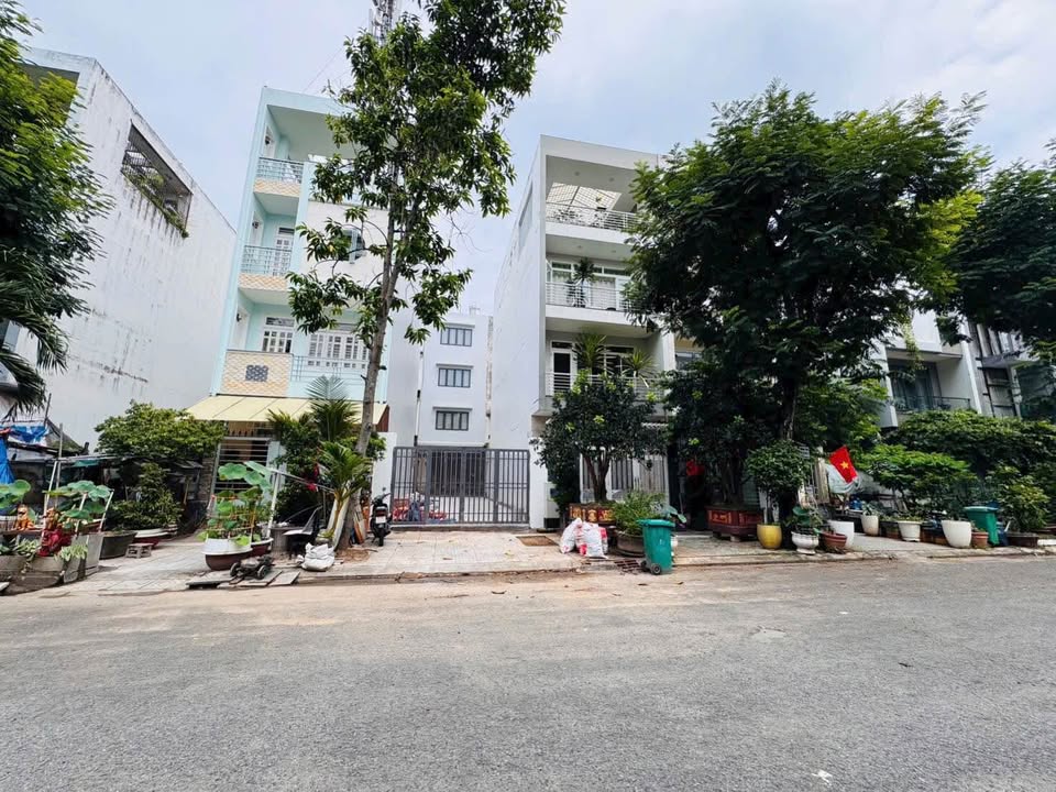 Đất nền KDC Sadeco Quận 7 giá 14.56 tỷ - Vị trí đắc địa, tiềm năng tăng giá!