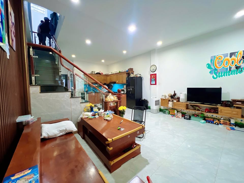 Nhà lầu giá rẻ 105m² tại KDC Đông Á, Tân Xuân - Chỉ 1.95 tỷ!