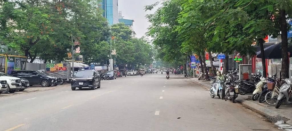 Nhà Lạc Long Quân, Xuân La, Tây Hồ 70m² giá 13 tỷ - Giao thông thuận tiện, an sinh đỉnh cao!