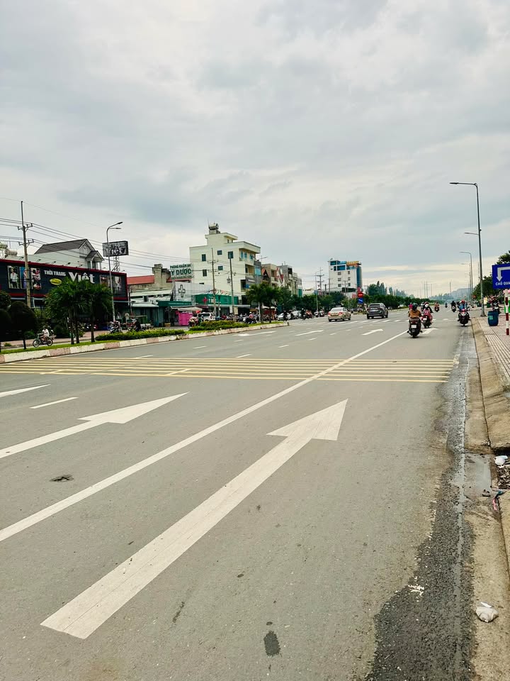 Bán mặt tiền Trần Phú, Nhơn Trạch 120m² giá 15 tỷ - Đầu tư sinh lời ngay!