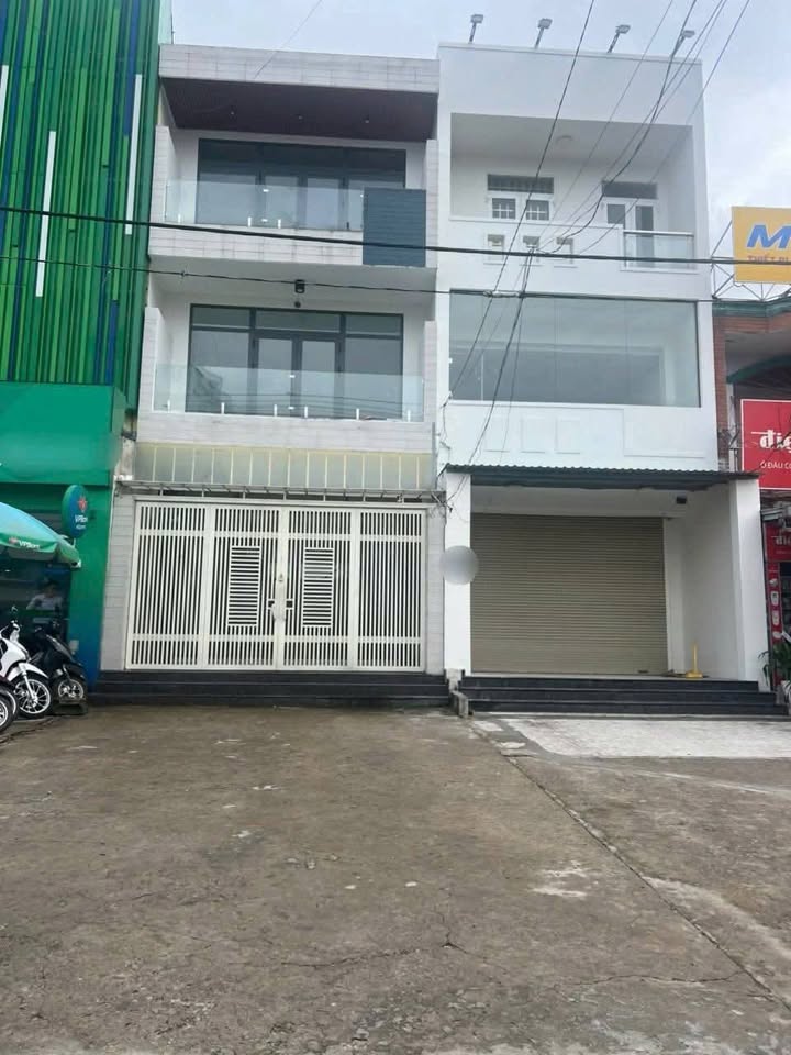 Nhà Mặt Tiền Kinh Doanh Đường Nguyễn Duy Trinh Quận 2 - Diện Tích 100m² - Vị Trí Đắc Địa, Thích Hợp Kinh Doanh!