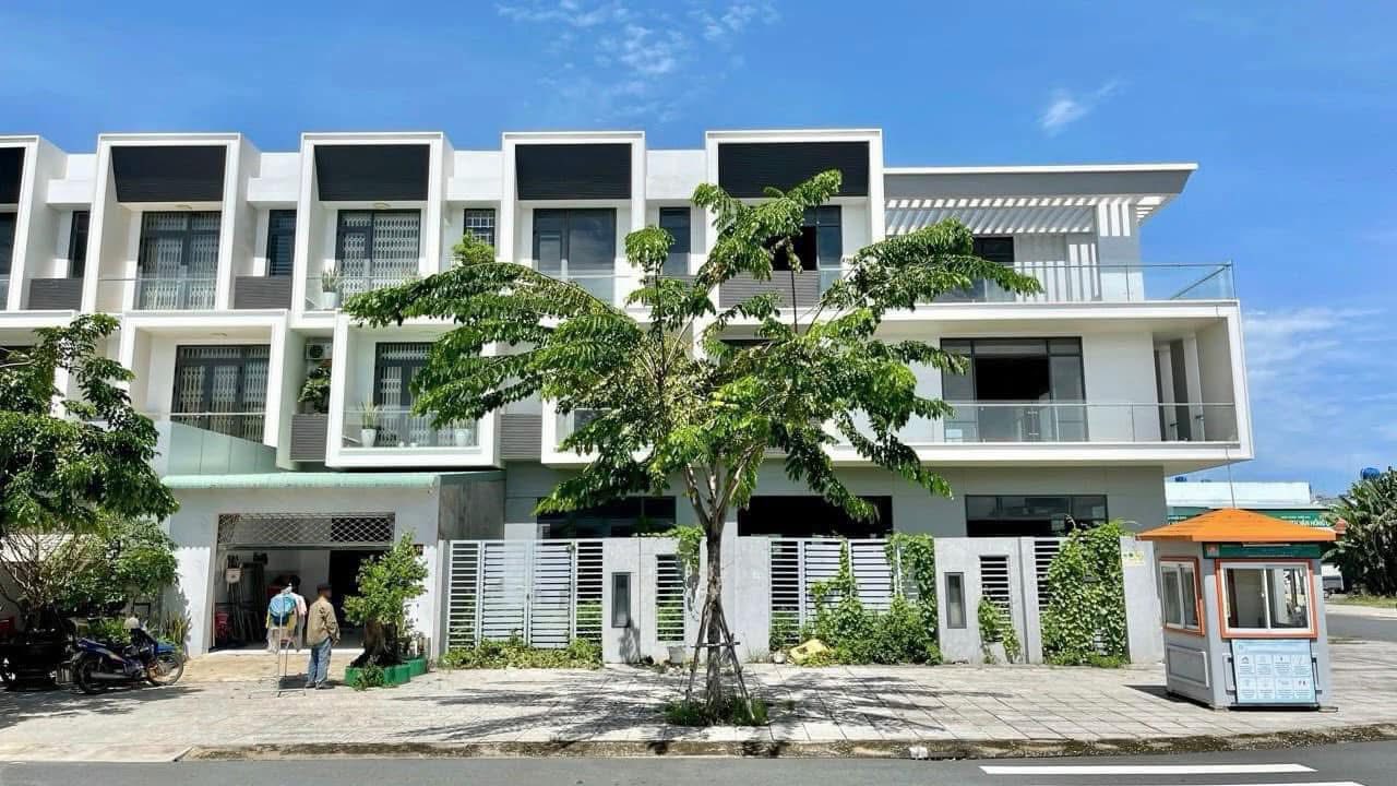 Nhà phố mặt tiền đường 3 tháng 2, Rạch Giá 118.75m² giá 4 tỷ - Đầu tư sinh lời cực tốt!