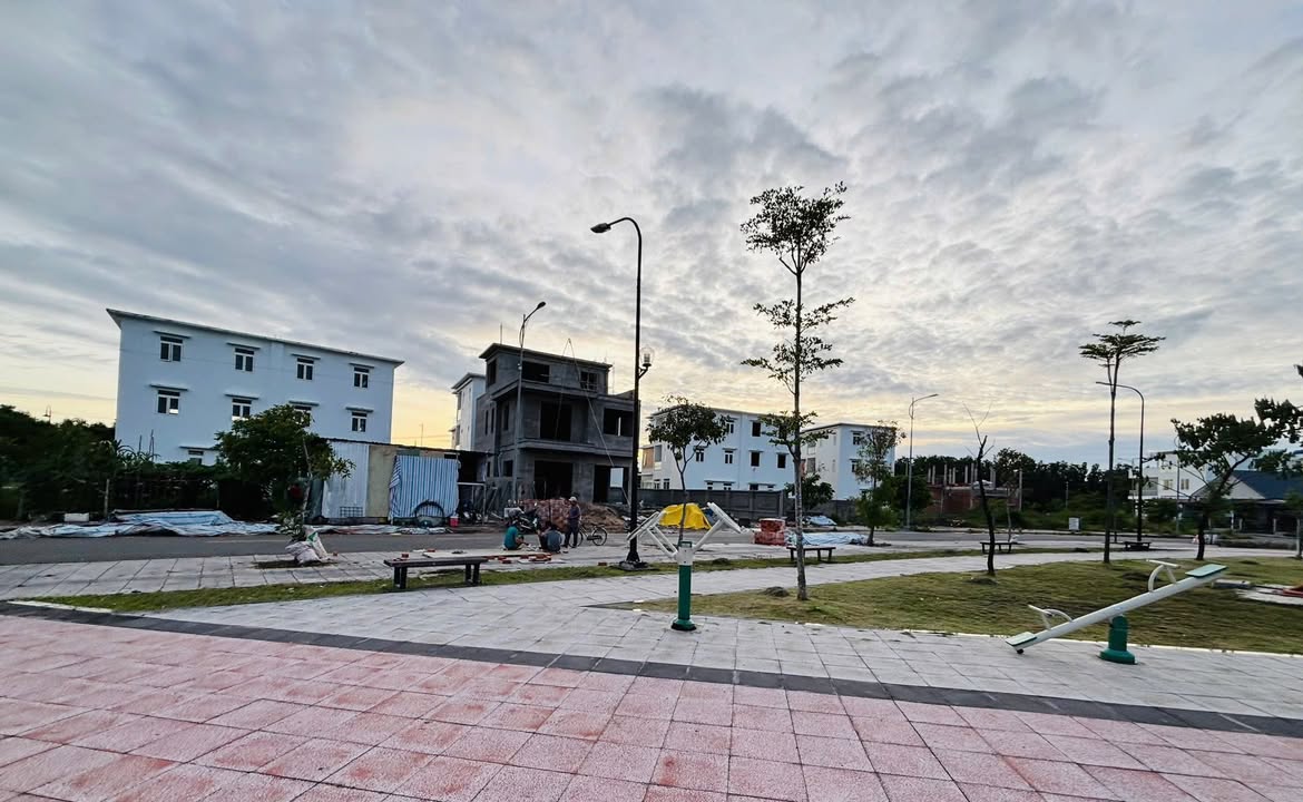 Bán 2 nền biệt thự liền kề KĐT Tây Bắc, Rạch Giá 207m² - Đối diện công viên!