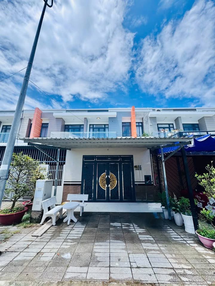 Nhà mặt tiền đường số 8 KĐT Tây Bắc Rạch Giá 100m² giá 3.32 tỷ - Sẵn sàng vào ở ngay!