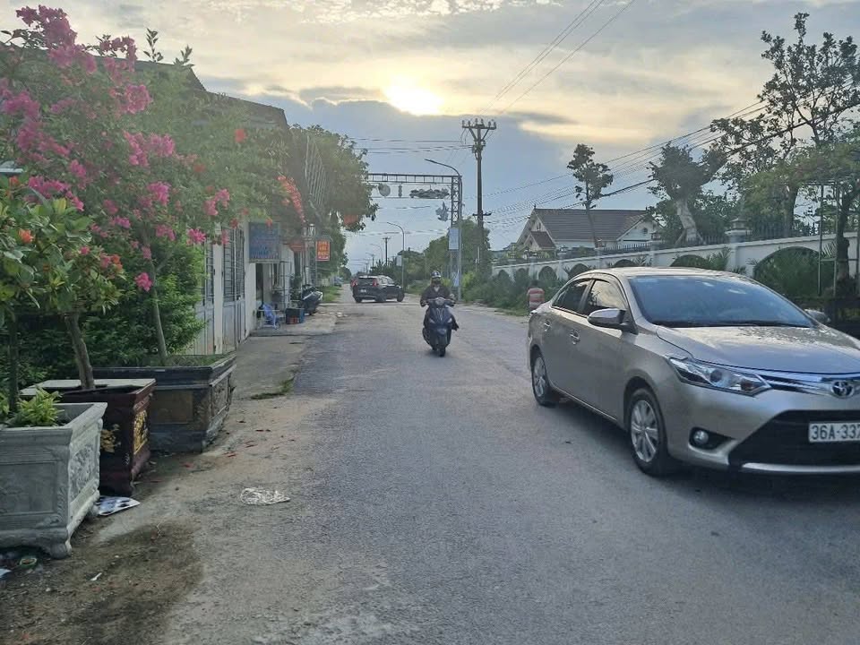 Đất thổ cư thôn Mậu Đông, Quảng Lưu 161m² giá 1.2 tỷ - Hướng Bắc, đường ô tô tránh nhau