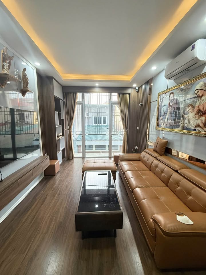 Nhà nguyên căn 5 tầng Di Ái, Hoài Đức 33m² giá 10 triệu - Đầy đủ nội thất, sẵn sàng vào ở!