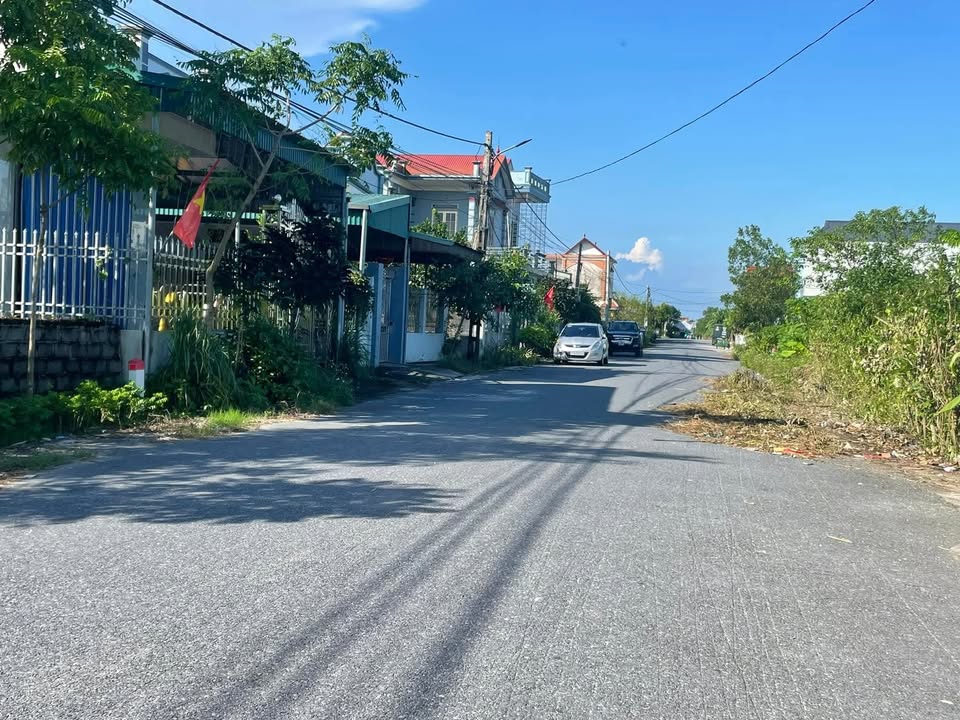 Đất Trục Huyện Kiến Xương 100m² giá 1.9 tỷ - Vị trí gần chợ và trường học!