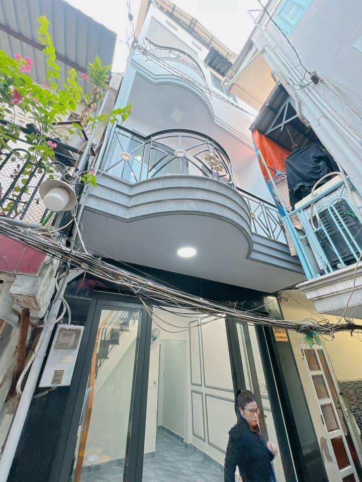 Nhà 3 Tầng Mới Đẹp Quận 4, 17m² giá 2.3 tỷ - Sổ Hồng Chính Chủ!