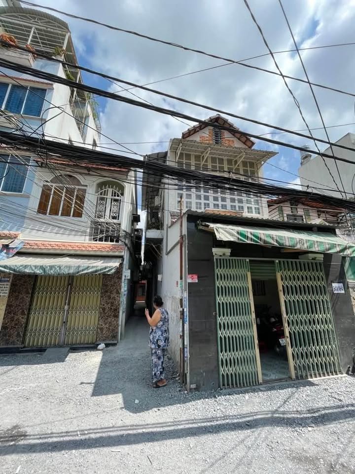 Nhà riêng KDC Kiều Đàm quận 7 44m² giá 5.7 tỷ - Căn góc thoáng mát, xe hơi đỗ cửa!