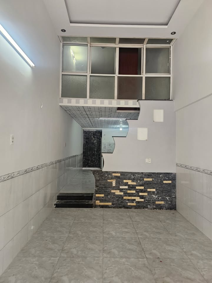 Nhà nguyên căn cho thuê tại Quy Nhơn - Giá 5.5 triệu, mặt tiền đường lớn