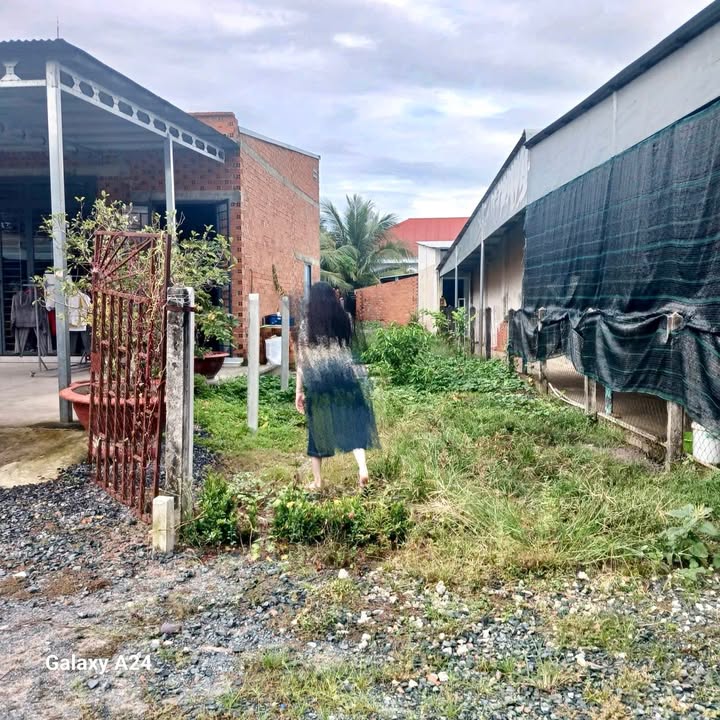 Đất Hẻm Nguyễn Văn Linh 136m² giá 690 triệu - Sổ đỏ chính chủ, gần chợ và trường học!