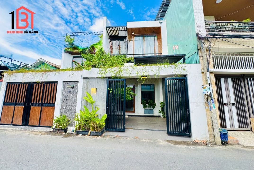 Nhà Đẹp 2 Tầng Tôn Đản, Liên Chiểu 100m² giá 5.25 tỷ - Vị trí thuận lợi