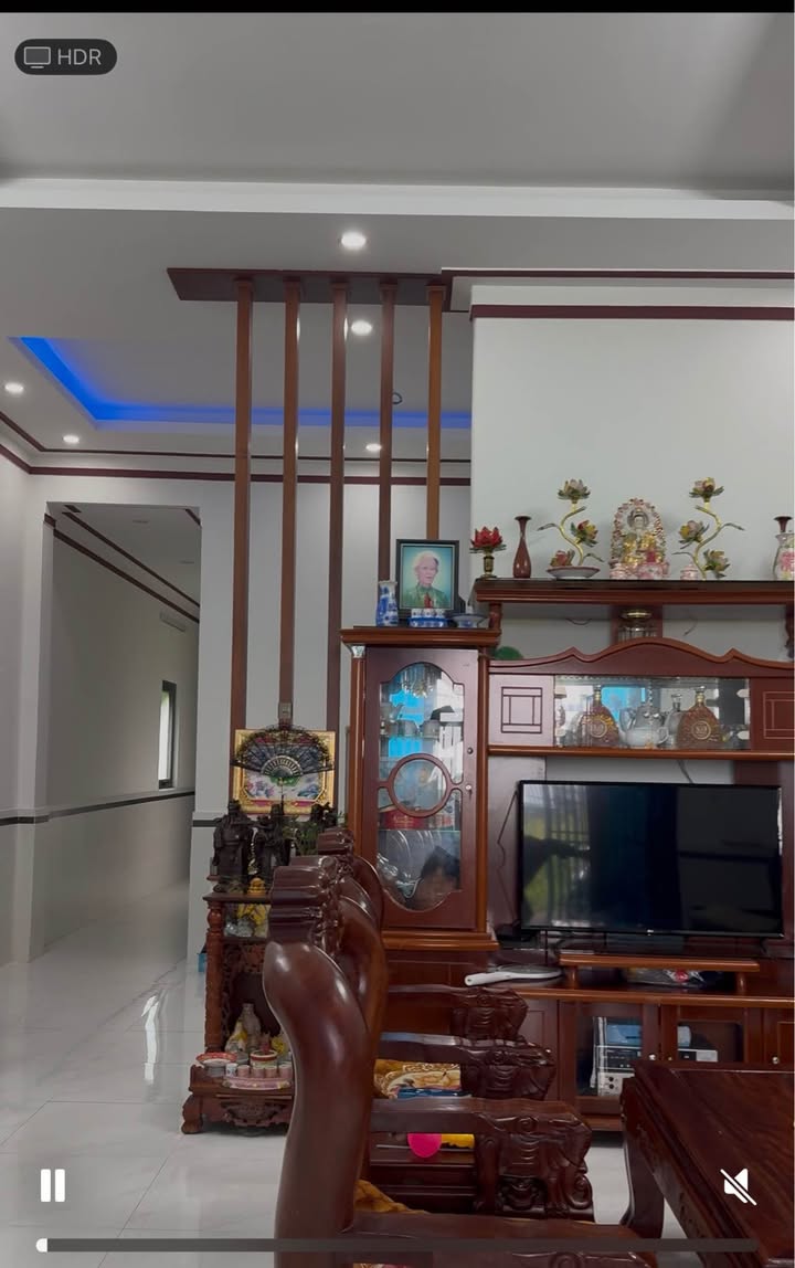 Nhà phố hiện đại Bảo Lộc 110m² giá 1.6 tỷ - Cần bán gấp, giảm giá mạnh!