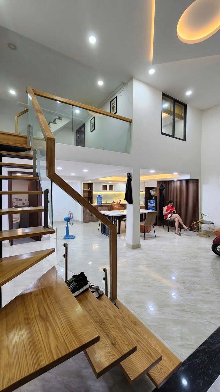 Nhà cho thuê Hoà Hưng Q10 55m² giá 18 triệu - Full nội thất sang trọng!