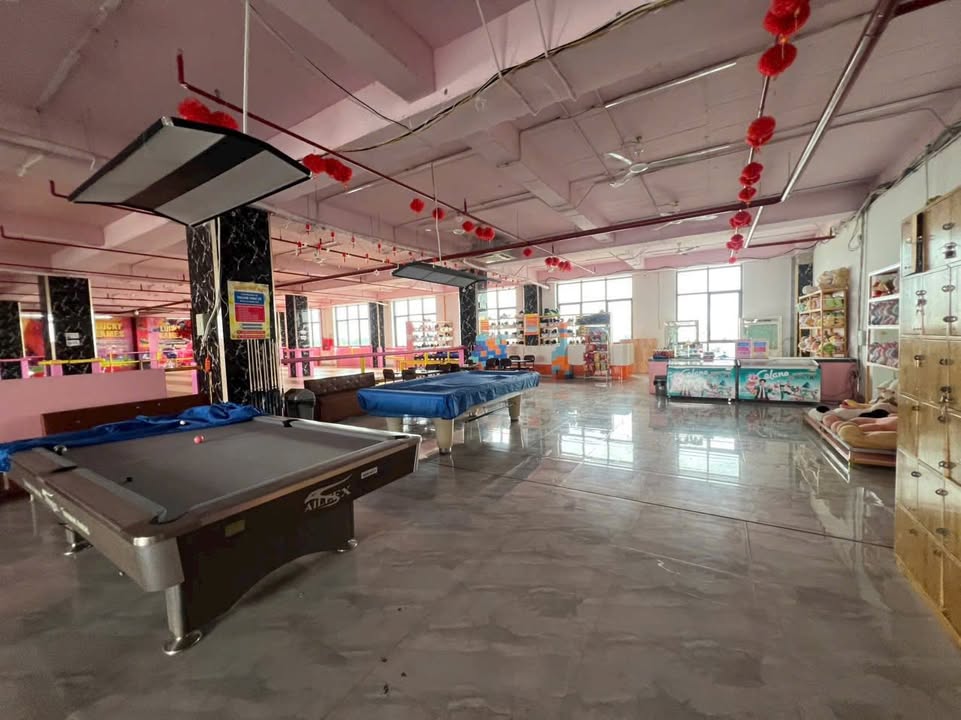 Sàn cho thuê 1400m² mặt đường Phùng Xá, Thạch Thất - Sẵn điều hòa, giá tốt!