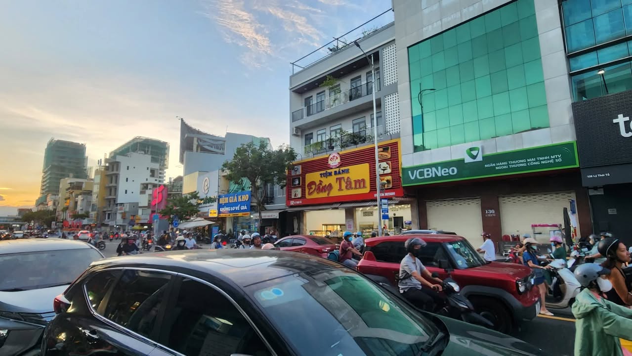 Front House cho thuê tại Lý Thái Tổ, Đà Nẵng - Diện tích 72m², mặt tiền rộng, nhận diện thương hiệu tốt!