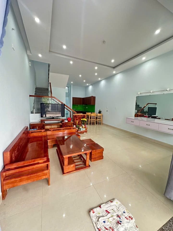 Nhà 2 tầng đường Cỗ Mân Lan 1, Hòa Xuân 90m² giá 4.89 tỷ - Gần Phạm Hùng, khu dân cư đông đúc!