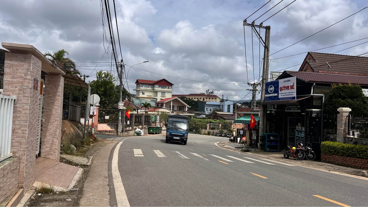 Nhà 70m² đường Nguyễn Siêu, Đà Lạt - Giá chỉ 2.35 tỷ, cơ hội đầu tư tuyệt vời!