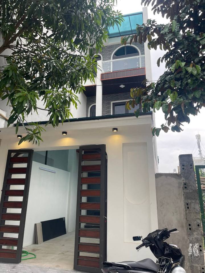 Nhà 3 tầng mặt đường Hùng Vương, TP Nam Định 76m² giá 4.9 tỷ - Sổ hồng chính chủ!