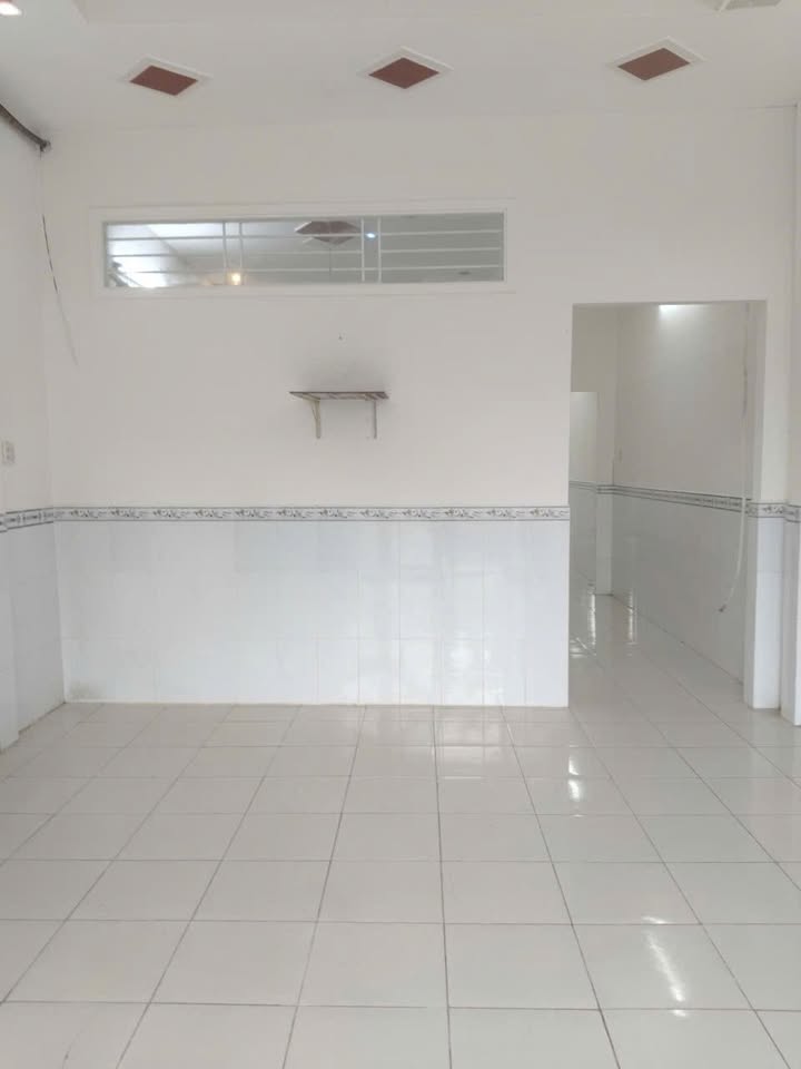 Nhà cho thuê hẻm Nguyễn Chí Thanh, Trà Nóc, Cần Thơ 90m² giá 3 triệu - Tiện nghi đầy đủ!