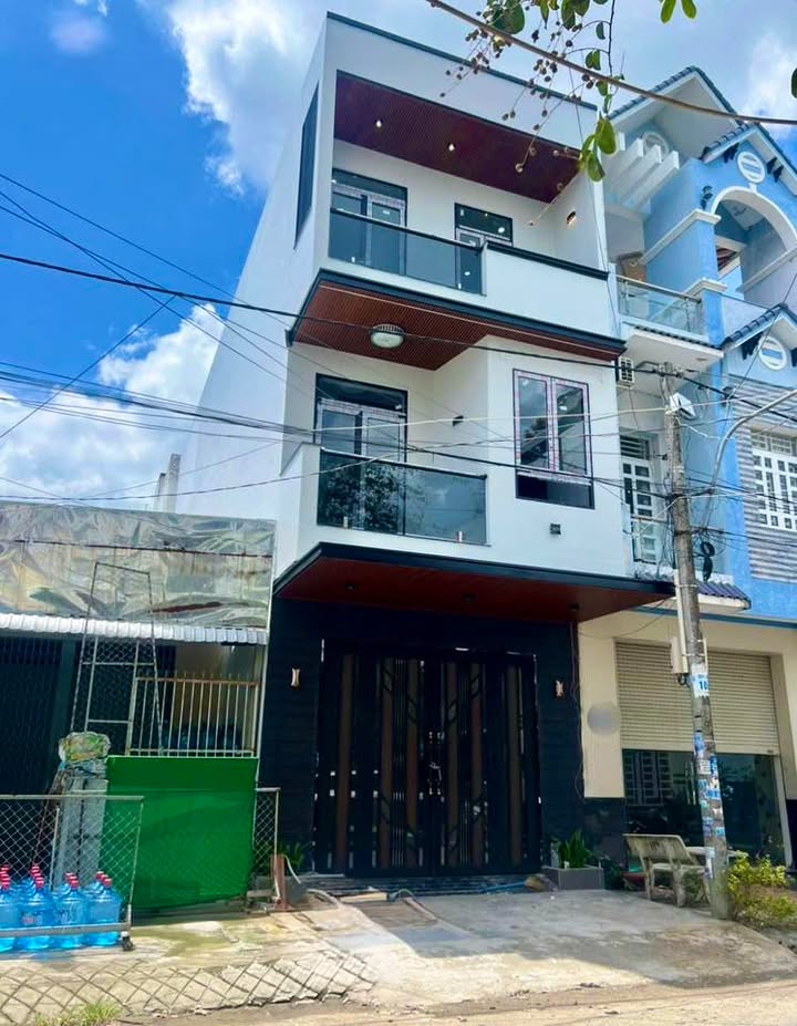 Nhà 3 tầng hiện đại tại Tân An, Cần Thơ - Giá 6 tỷ, sẵn sàng ở ngay!