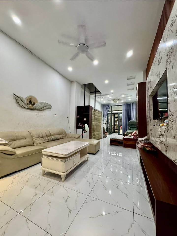 Nhà 2 mặt tiền Lê Văn Quới, Bình Tân 100m² giá 11.7 tỷ - Tiềm năng sinh lời lớn!