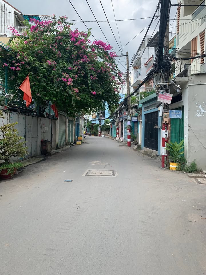 Nhà 3 tầng Âu Cơ, Tân Bình 60m² giá 7.4 tỷ - Xe hơi ngủ trong nhà!