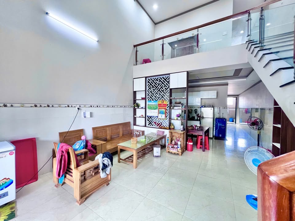 Nhà gác lửng Khu Đông Á Tân Xuân 105m² giá 1.7 tỷ - Sân ô tô, chính chủ