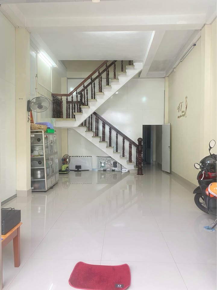 Nhà mặt tiền 2 tầng tại Pleiku giá 5 triệu - Thích hợp kinh doanh