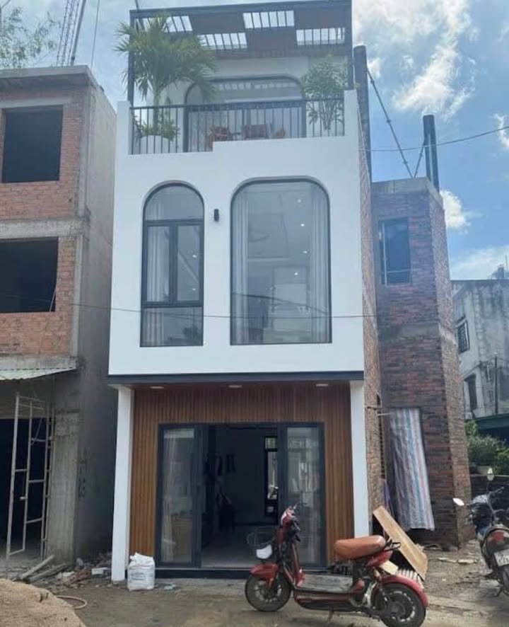 Nhà 3 tầng đường Cao Xanh, Cẩm Phả, 50m² giá 2.9 tỷ - Sẵn sàng vào ở ngay!