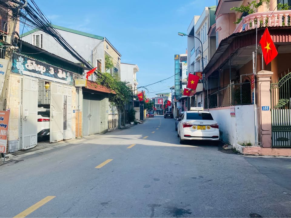 Nhà mặt đường Văn Đức Giai, TP Vinh 74m² - Nhà 3 tầng đẹp, kinh doanh ngay!