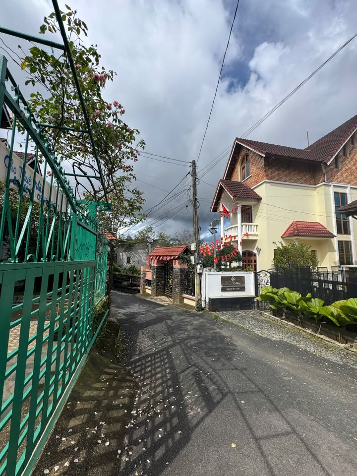 Nhà nguyên căn cho thuê đường Khe Sanh, Đà Lạt 150m² - Giá chỉ 15 triệu/tháng!