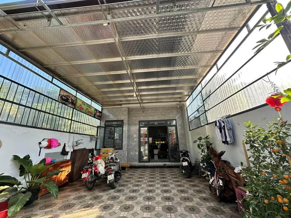 Nhà đẹp tại Trục Lộ 4, Thành Nhất, BMT 180m² giá 2.5 tỷ - Sẵn sàng vào ở!