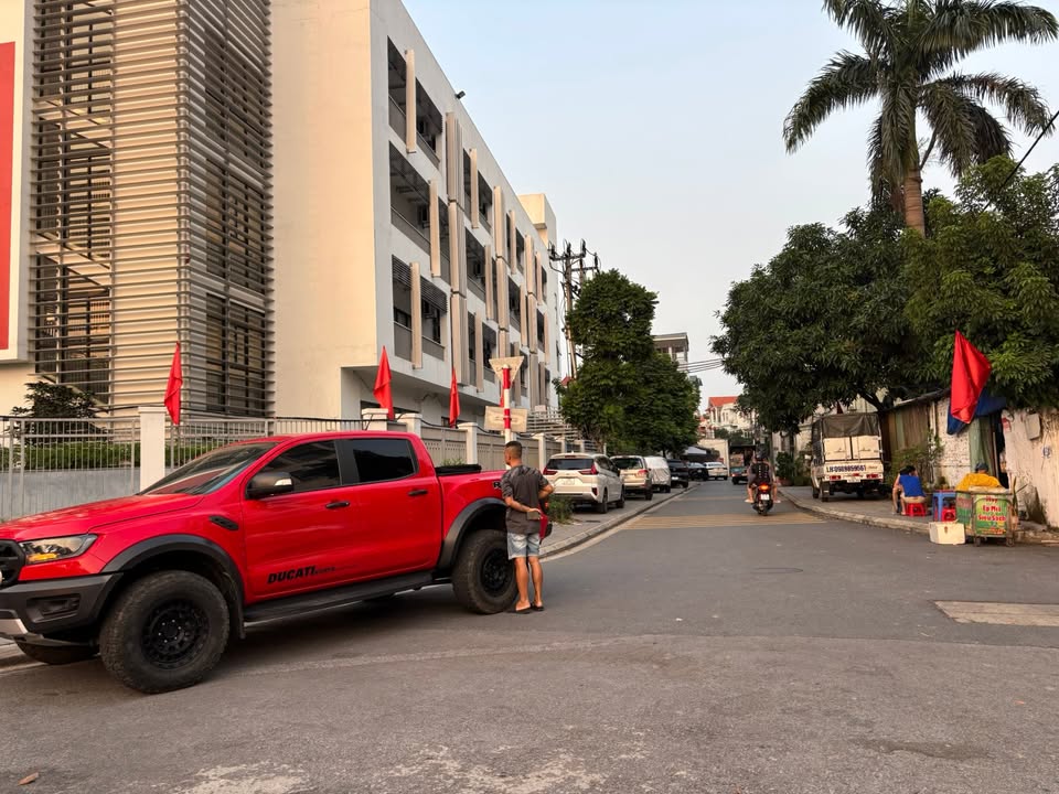 Đất Phúc Lợi Long Biên 33m² giá 5.9 tỷ - Ngõ thông ô tô, gần trường học!