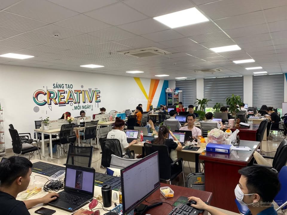 Cho thuê tòa nhà văn phòng Cầu Diễn 150m² giá 80 triệu - Thiết kế hiện đại, vị trí đắc địa!