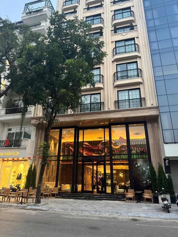 Cho thuê tòa nhà mặt phố Trần Thái Tông, Cầu Giấy 100m² giá 130 triệu - Phù hợp mọi mô hình kinh doanh!