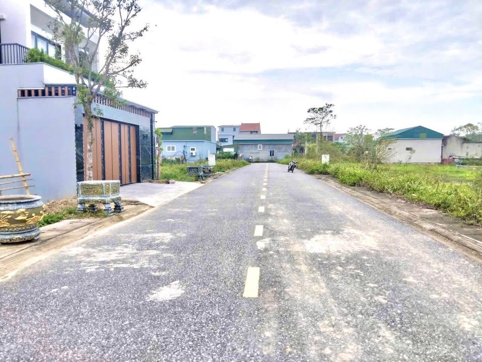 Đất nền phường Thạch Hưng, Hà Tĩnh 160m² giá 3 tỷ - Đường lớn, dân cư đông đúc!