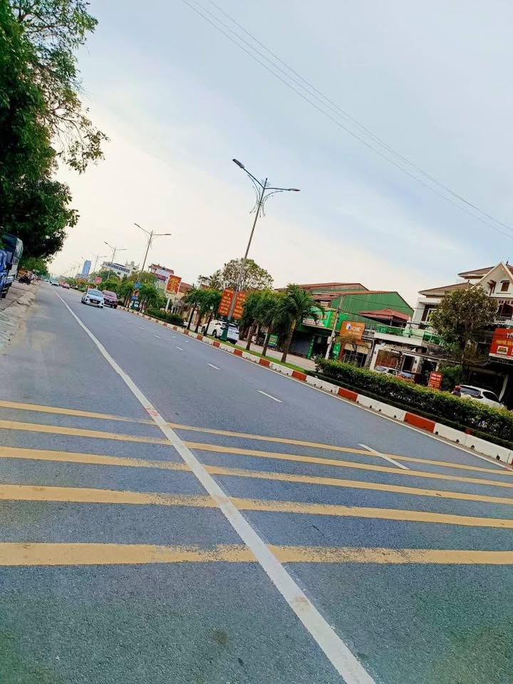 Nhà mặt tiền đường Trần Phú, Hà Tĩnh 200m² giá 10 tỷ - Kinh doanh ngay!