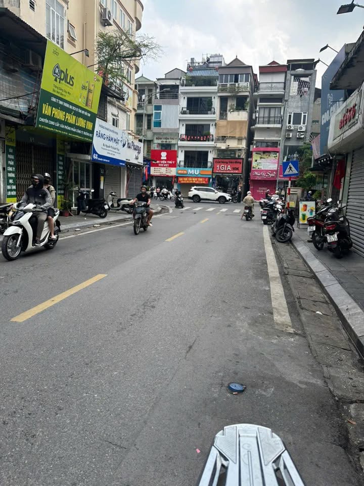 Nhà phố Tạ Quang Bửu 27m² giá 6.5 tỷ - Đầu tư ngay với sổ vuông đẹp!