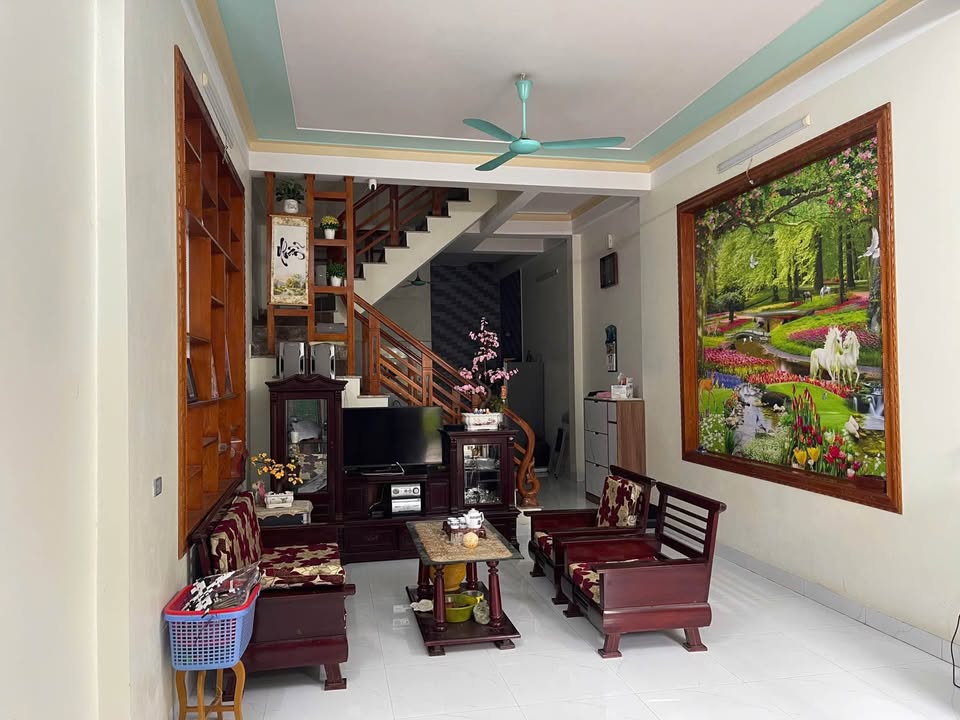 Nhà phố 3 tầng mặt đường Thành Thái 67,5m² giá 3 tỷ - Sẵn sàng vào ở ngay!