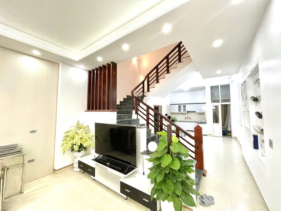 Bán nhà 4 tầng mặt tiền 5m tại phường Đông Vệ - Giá chỉ 8 tỷ!