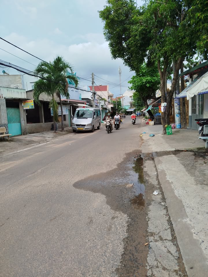 Nhà lầu mặt tiền đường Trần Lê Đức Long 190m² giá 4 tỷ - Cơ hội đầu tư tuyệt vời!