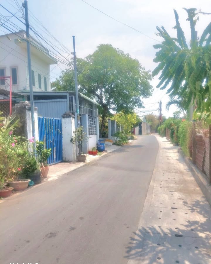 Nhà 1 trệt 1 lửng Phú Hòa 133.7m² giá 3.3 tỷ - Góc 2 mặt tiền thoáng mát!