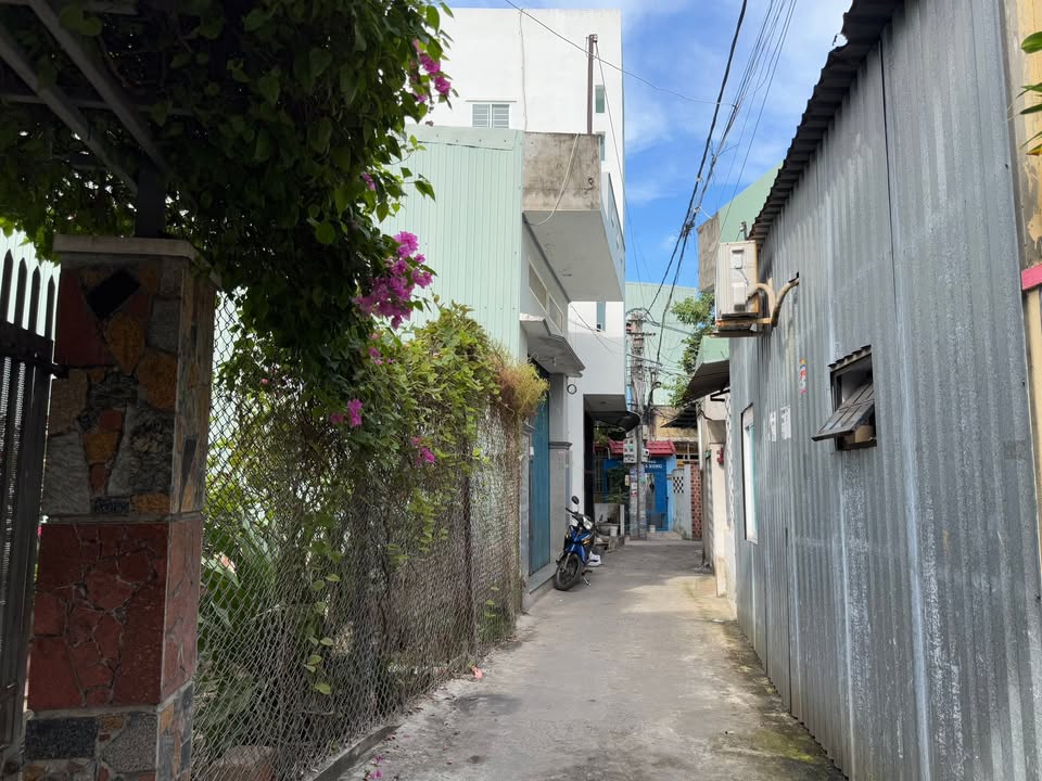 Nhà cấp 4 hẻm 808 Trần Hưng Đạo Quy Nhơn 68.7m² giá 2.2 tỷ - Sổ hồng đầy đủ, ở ngay!