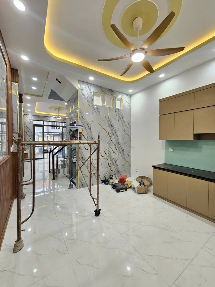 Nhà phố Dĩ An 76.6m² giá 4.25 tỷ - Sổ hồng riêng, tiện ích đầy đủ!