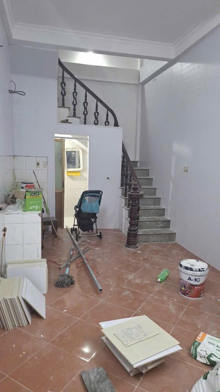 Nhà nguyên căn 3 tầng tại Vũ Xuân Thiều, Sài Đồng giá 4.5 triệu - Phù hợp cho gia đình!