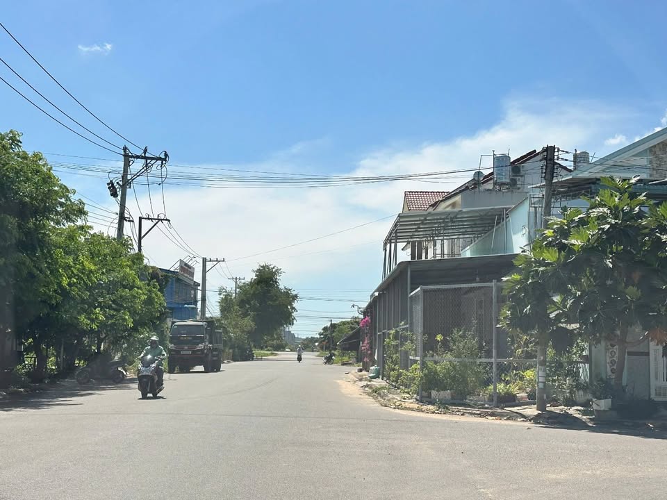 Đất lô góc đẹp tại phường Hàm Thắng, 160m² giá 3.3 tỷ - Đầu tư sinh lời hấp dẫn!