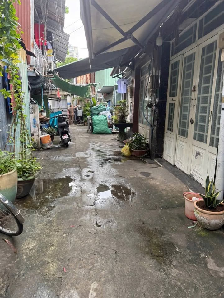 Nhà mặt tiền hẻm Bế Văn Cấm Quận 7, diện tích 40m² giá 900 triệu - Cơ hội vàng cho bạn!