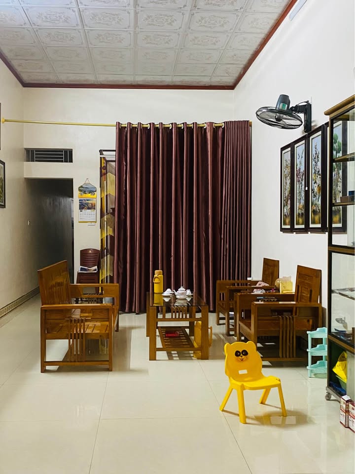 Nhà cấp 4 Hạc Thành, 96m² giá 3 tỷ - Ô tô đậu trước nhà, vị trí thuận lợi!