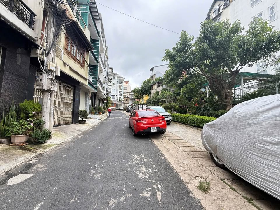 Nhà phố 3 tầng đường Phan Đình Phùng, Đà Lạt 81.5m² giá 10 tỷ - Sẵn sàng kinh doanh!